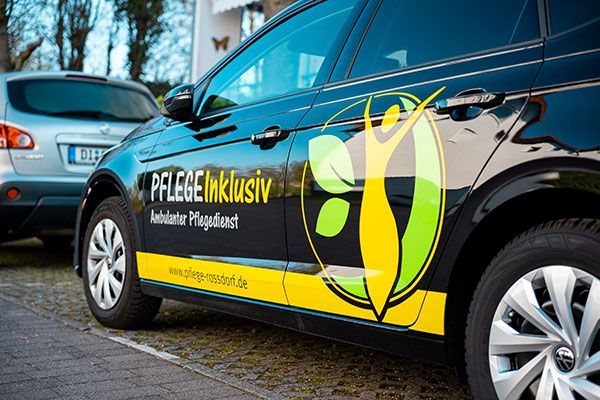 Das ist das Auto und die Geschäftsstelle vom Pflegedienst Hier sieht man das Auto vom Pflegedienst